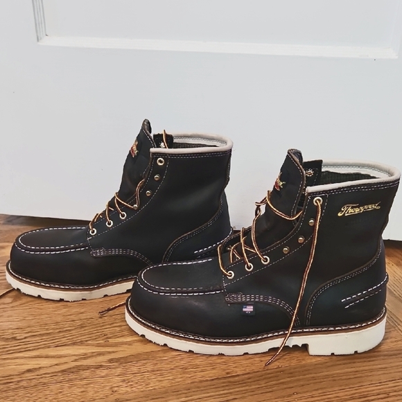 Thorogood Other - Thorogood Men' Steel Toe Leather Boots Size 10.5